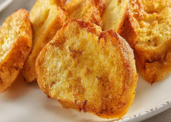 Yumurtalı çörək hazırlayarkən südü nə ilə əvəz etmək olar?