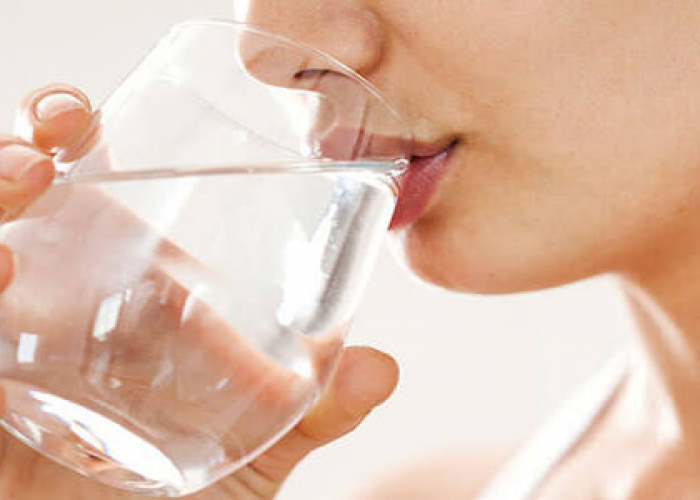 Yatmazdan əvvəl su içmək orqanizmə necə təsir edir?